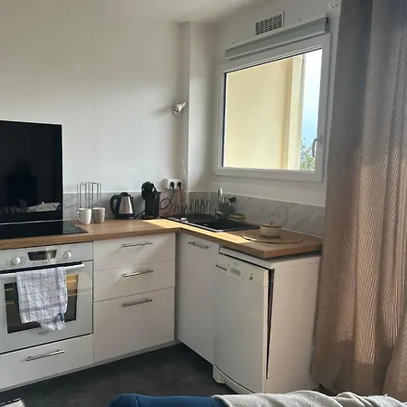 Bellevue - 35 M2 - Parking - 10 Min Centre-ville Saint-Lô