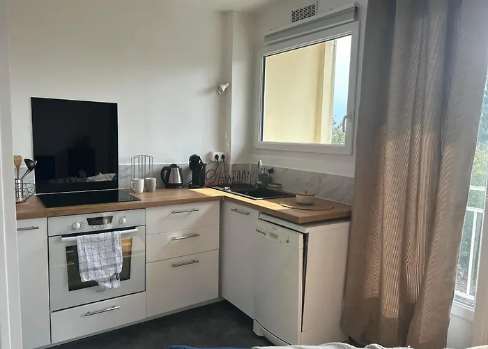 Bellevue - 35 M2 - Parking - 10 Min Centre-ville Saint-Lô